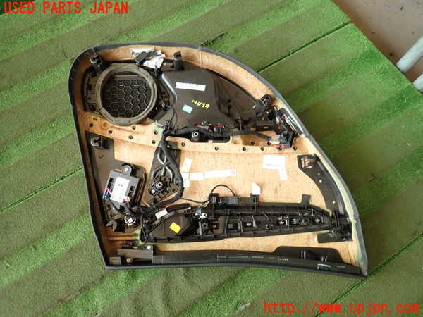 2UPJ-19401294]マセラティ・ギブリ M157(MG30C)右後ドア内張り 中古_m0003.jpg