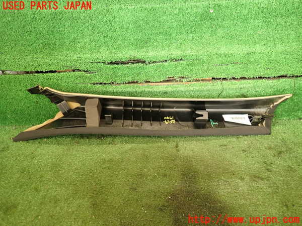 2UPJ-19407655]マセラティ・ギブリ M157(MG30C)右フロントピラートリム 中古_m0002.jpg