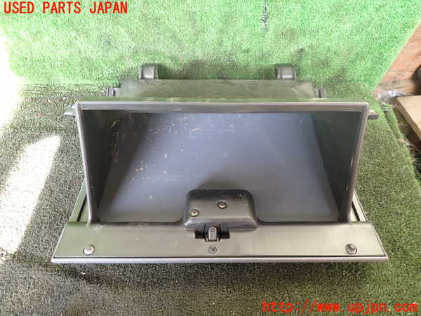 5UPJ-19457516]ハイラックスサーフ(RZN185W)グローブボックス1 中古_m0003.jpg