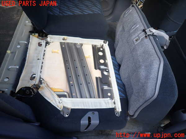5UPJ-19457145]ハイラックスサーフ(RZN185W)右2列目シート 中古_m0004.jpg