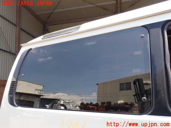 5UPJ-19461380]ハイエースワゴン100系(RZH101G)右クォーターガラス 中古(M2A55)_m0001.jpg