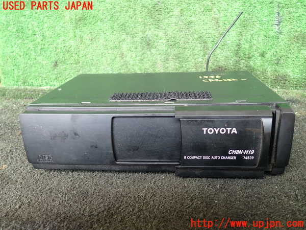 1UPJ-19466505]ハイエースワゴン100系(RZH101G)CDチェンジャー 中古_m0001.jpg