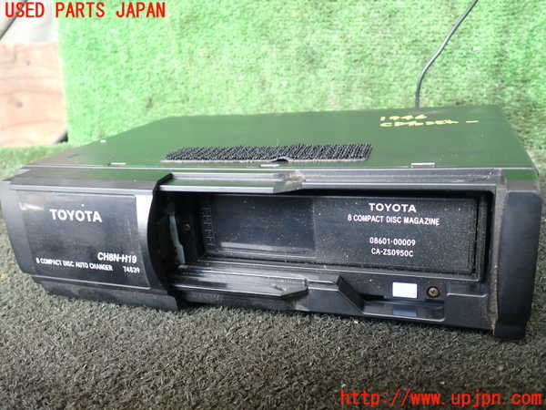 1UPJ-19466505]ハイエースワゴン100系(RZH101G)CDチェンジャー 中古_m0002.jpg