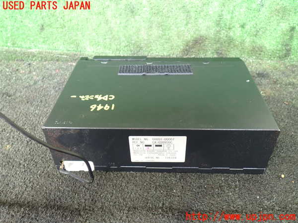 1UPJ-19466505]ハイエースワゴン100系(RZH101G)CDチェンジャー 中古_m0003.jpg