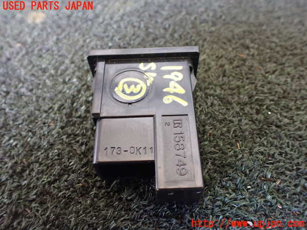 5UPJ-19466308]ハイエースワゴン100系(RZH101G)スイッチ3 (リヤヒーター) 中古_m0002.jpg