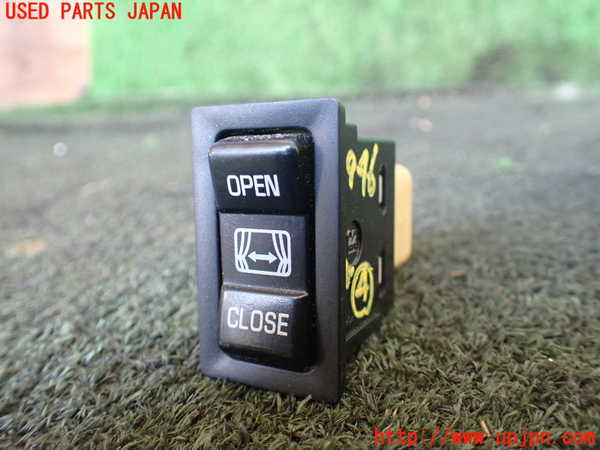 5UPJ-19466309]ハイエースワゴン100系(RZH101G)スイッチ4 (バックドアカーテン開閉) 中古_m0001.jpg