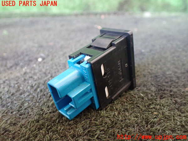 5UPJ-19466310]ハイエースワゴン100系(RZH101G)スイッチ5 (ドアカーテン開閉) 中古_m0002.jpg