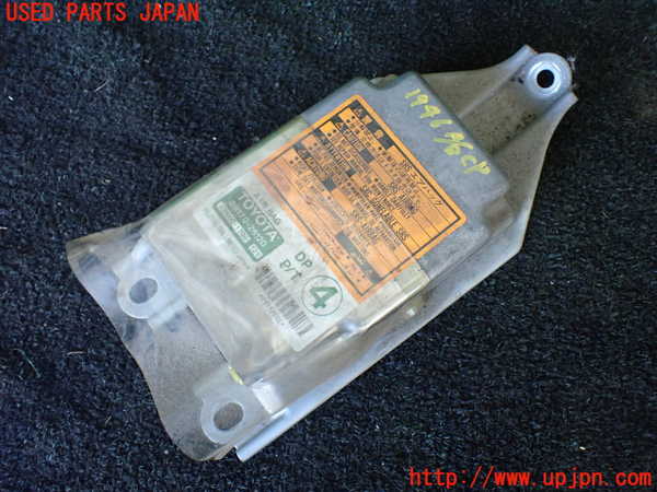 5UPJ-19466145]ハイエースワゴン100系(RZH101G)エアバッグコンピューター 中古_m0001.jpg