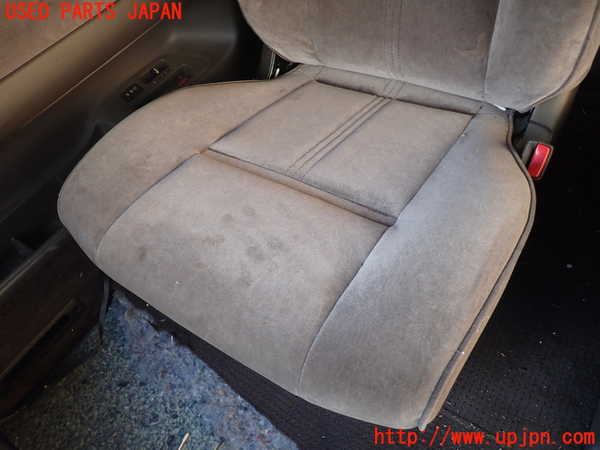 5UPJ-19467145]ハイエースワゴン100系(RZH101G)右2列目シート 中古_m0003.jpg