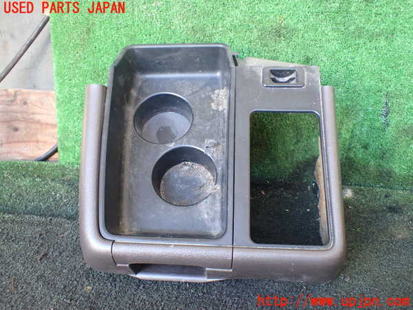 5UPJ-19467549]ハイエースワゴン100系(RZH101G)コンソール 中古_m0001.jpg
