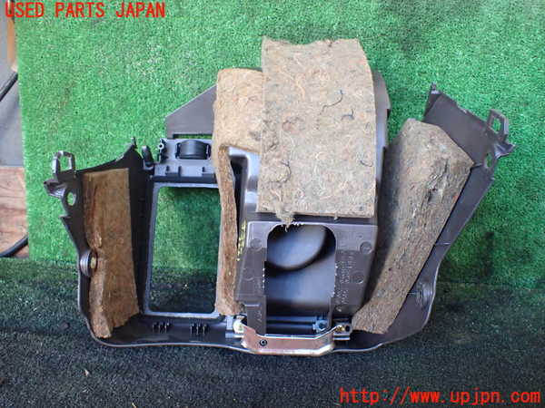 5UPJ-19467549]ハイエースワゴン100系(RZH101G)コンソール 中古_m0003.jpg