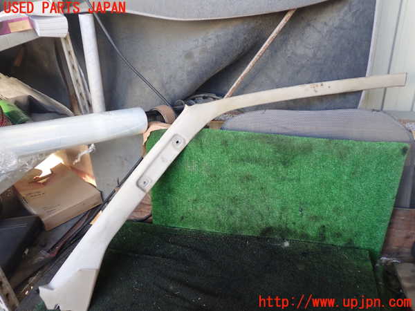 5UPJ-19467655]ハイエースワゴン100系(RZH101G)右フロントピラートリム 中古_m0001.jpg