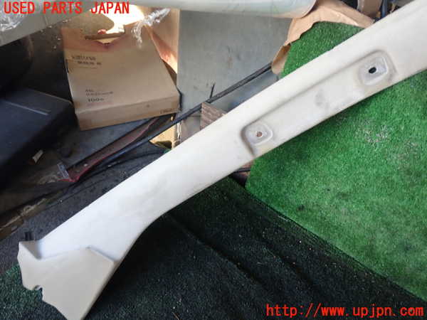 5UPJ-19467655]ハイエースワゴン100系(RZH101G)右フロントピラートリム 中古_m0002.jpg
