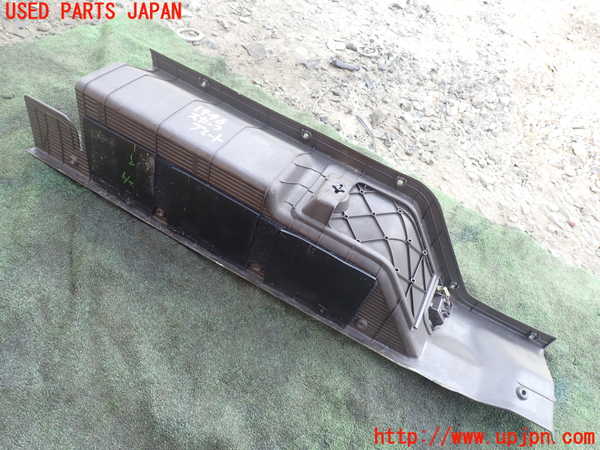 5UPJ-19467740]ハイエースワゴン100系(RZH101G)スカッフプレート 中古_m0003.jpg