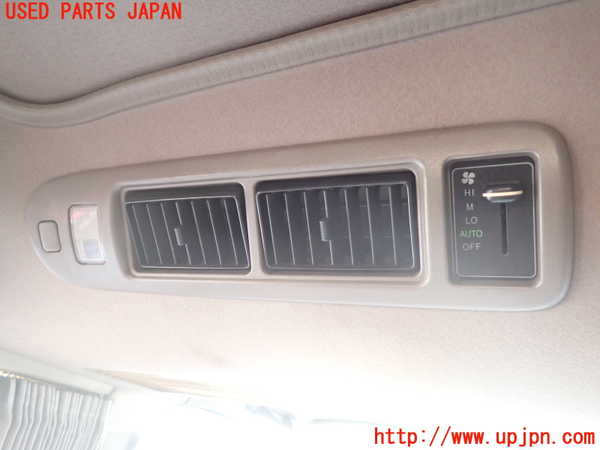 5UPJ-19466412]ハイエースワゴン100系(RZH101G)ルームランプ2 (2列目天井) 中古_m0003.jpg