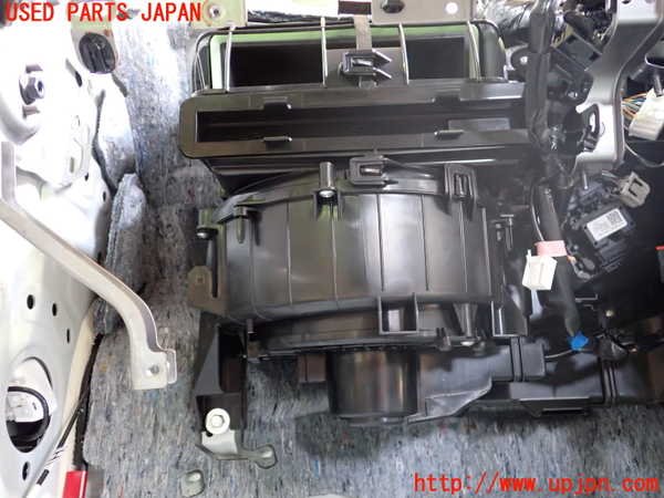 2UPJ-19516081]レヴォーグ(VN5)エバポレーター1 中古_m0003.jpg