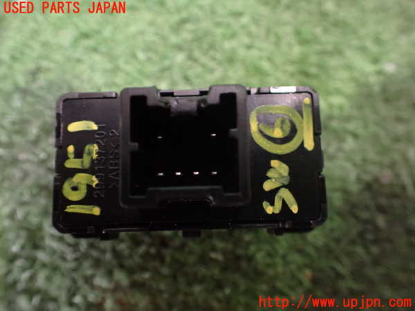 5UPJ-19516311]レヴォーグ(VN5)スイッチ6(シートヒーター運転席側) 中古_m0002.jpg