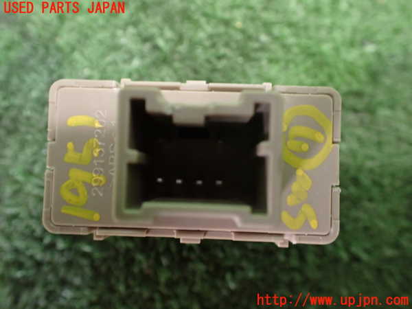 5UPJ-19516312]レヴォーグ(VN5)スイッチ7(シートヒーター助手席側) 中古_m0002.jpg