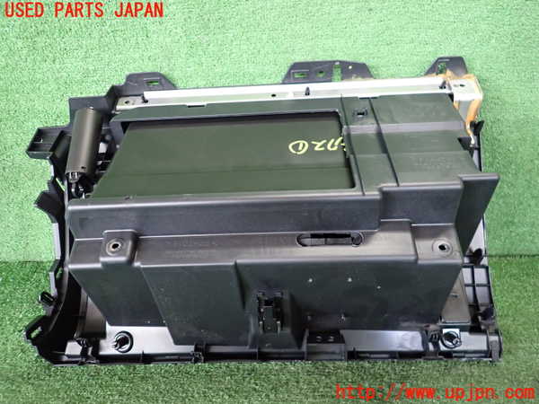 5UPJ-19517516]レヴォーグ(VN5)グローブボックス1 中古_m0003.jpg