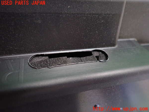 5UPJ-19517516]レヴォーグ(VN5)グローブボックス1 中古_m0005.jpg