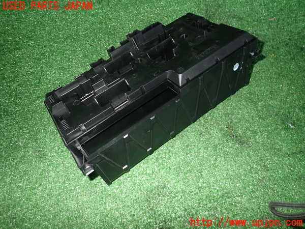 2UPJ-19526741]BMW M5(FV44M)(F10)ヒューズボックス1 中古_m0002.jpg