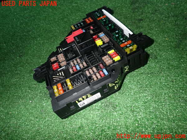 5UPJ-19526742]BMW M5(FV44M)(F10)ヒューズボックス2 中古_m0001.jpg