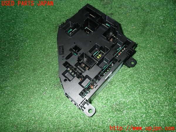 5UPJ-19526742]BMW M5(FV44M)(F10)ヒューズボックス2 中古_m0002.jpg