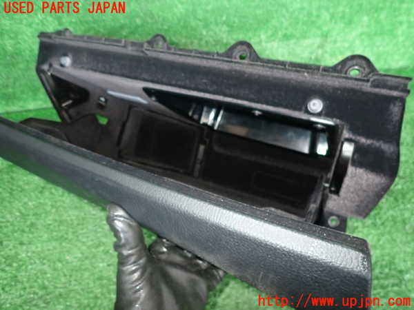 5UPJ-19527516]BMW M5(FV44M)(F10)グローブボックス1 中古_m0003.jpg