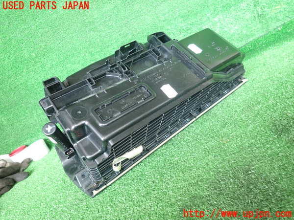 5UPJ-19527516]BMW M5(FV44M)(F10)グローブボックス1 中古_m0004.jpg