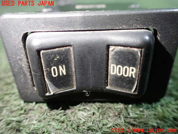 5UPJ-19546306]カプチーノ(EA11R(改))スイッチ1 (ON・DOOR) 中古_m0002.jpg