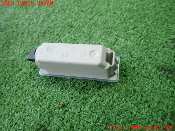 5UPJ-19556413]BMW アクティブハイブリッド5 F10(AH5)(FZ35)ルームランプ3 (ラゲッジ) 中古_m0002.jpg