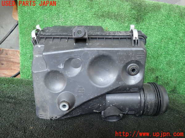 5UPJ-19562560]ハイラックスサーフ(TRN215W)エアクリーナーボックス 中古_m0002.jpg