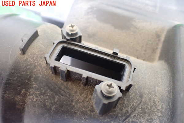 5UPJ-19562560]ハイラックスサーフ(TRN215W)エアクリーナーボックス 中古_m0003.jpg