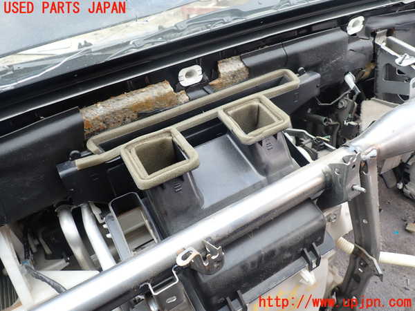 5UPJ-19566081]ハイラックスサーフ(TRN215W)エバポレーター1 中古_m0002.jpg