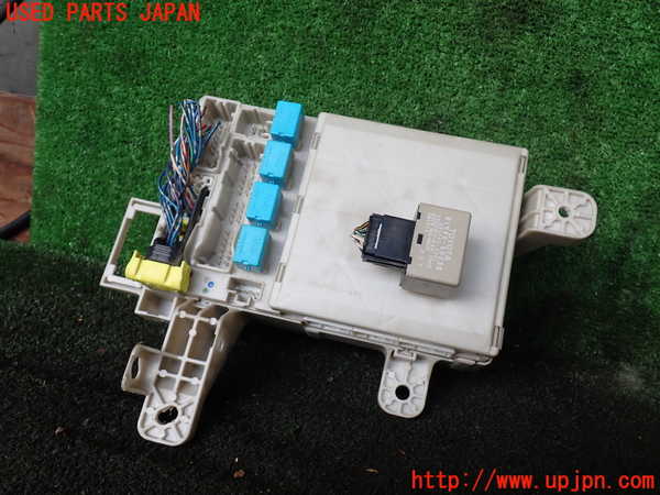 5UPJ-19566741]ハイラックスサーフ(TRN215W)ヒューズボックス1 中古_m0002.jpg