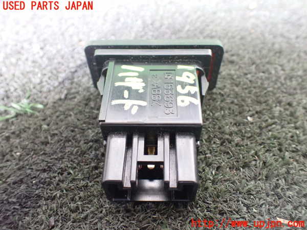 5UPJ-19566290]ハイラックスサーフ(TRN215W)ハザードスイッチ 中古_m0002.jpg