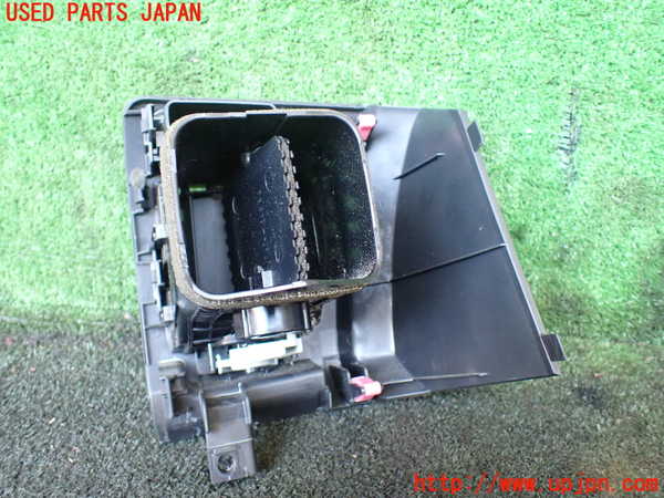 5UPJ-19567527]ハイラックスサーフ(TRN215W)エアコン吹き出し口2（左） 中古_m0002.jpg