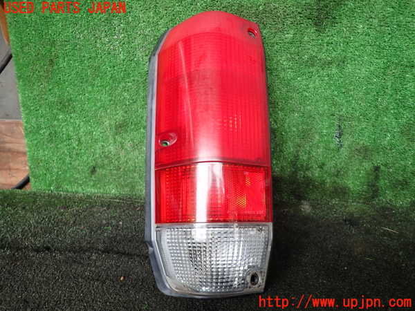 5UPJ-19571536]ランクル70系(GRJ76K)左テールランプ 中古_m0001.jpg