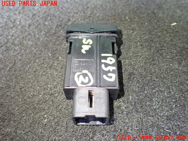 5UPJ-19576307]ランクル70系(GRJ76K)スイッチ2 (オートアンテナ) 中古_m0002.jpg