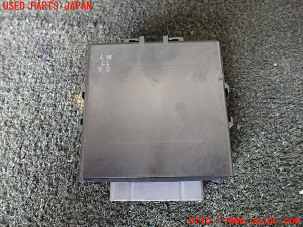 5UPJ-19576146]ランクル70系(GRJ76K)コンピューター1 (アンテナリレー) 中古_m0003.jpg