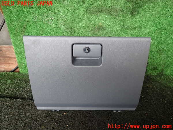 5UPJ-19577516]ランクル70系(GRJ76K)グローブボックス1 中古_m0001.jpg