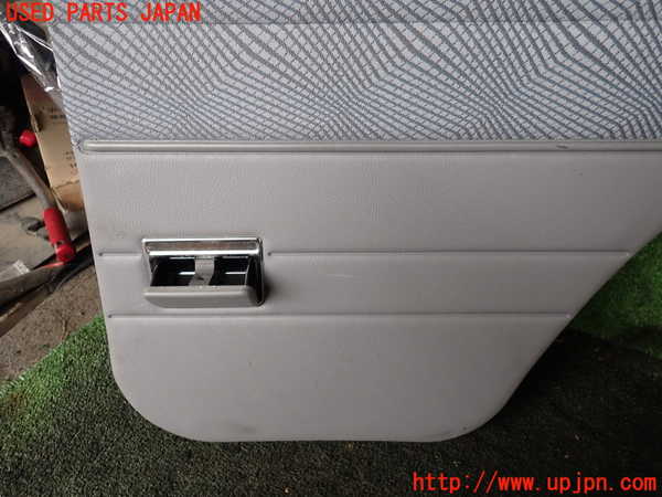 1UPJ-19571294]ランクル70系(GRJ76K)右後ドア内張り 中古_m0004.jpg
