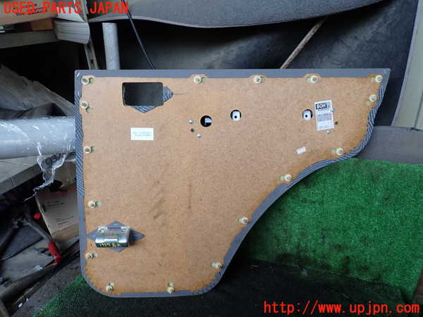 1UPJ-19571324]ランクル70系(GRJ76K)左後ドア内張り 中古_m0005.jpg