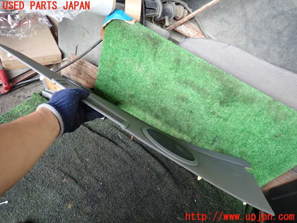 5UPJ-19577675]ランクル70系(GRJ76K)右リアピラートリム 【ジャンク】_m0003.jpg