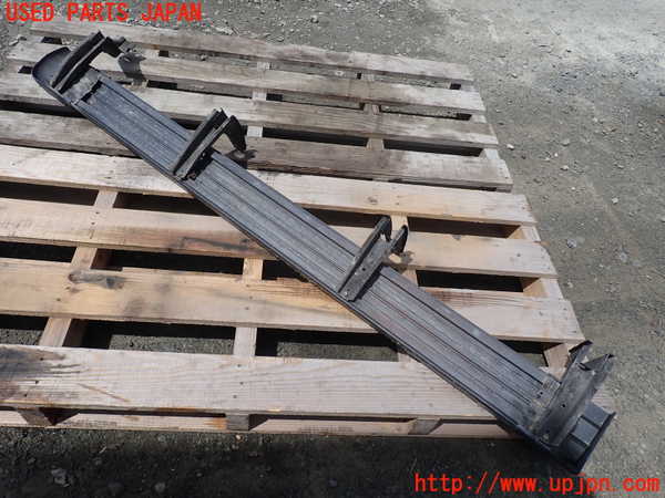 5UPJ-19581390]ランクル100系(UZJ100W)右サイドステップ 中古_m0002.jpg