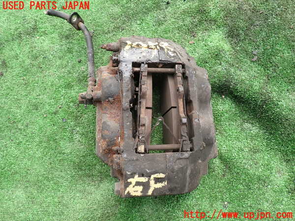 5UPJ-19584080]ランクル100系(UZJ100W)右フロントキャリパー 中古_m0001.jpg