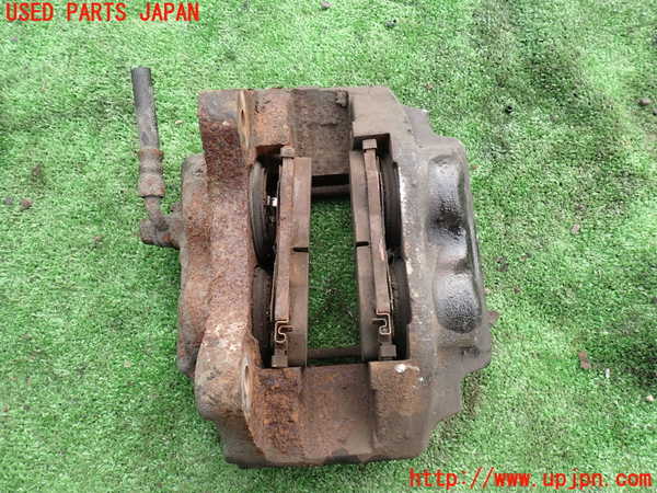 5UPJ-19584085]ランクル100系(UZJ100W)左フロントキャリパー 中古_m0002.jpg