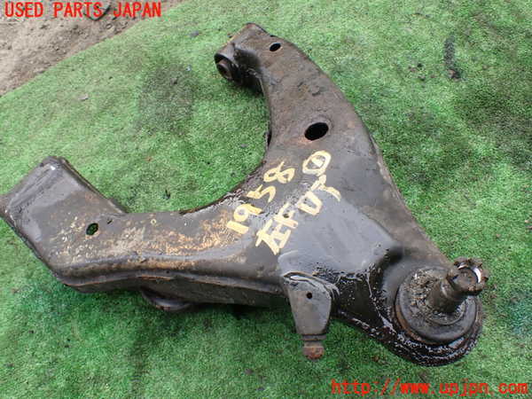 5UPJ-19585186]ランクル100系(UZJ100W)左フロントロアアーム1 【ジャンク】_m0001.jpg