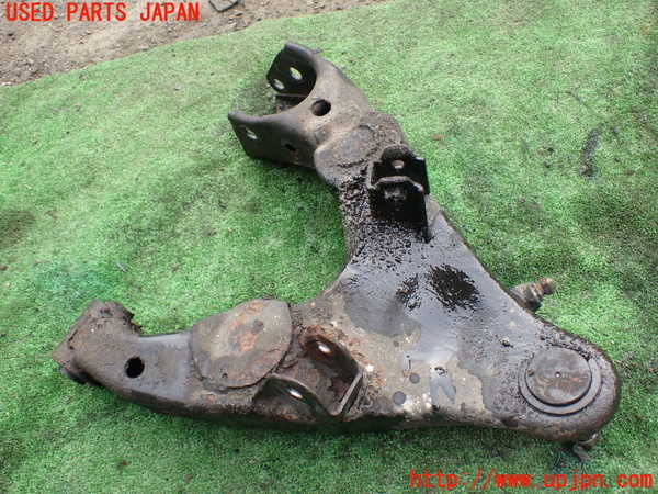 5UPJ-19585186]ランクル100系(UZJ100W)左フロントロアアーム1 【ジャンク】_m0002.jpg