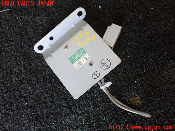 5UPJ-19586550]ランクル100系(UZJ100W)アンテナ 中古_m0001.jpg